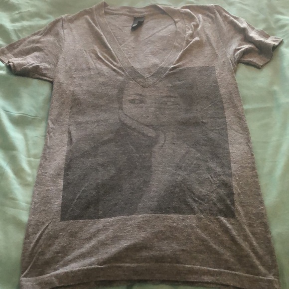 Obey v neck tshirt - Picture 2 of 5